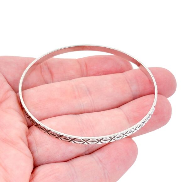 Vintage Sterling Silver 925 Etched Geometric Bangle Bracelet 7.5" - Picture 1 of 7